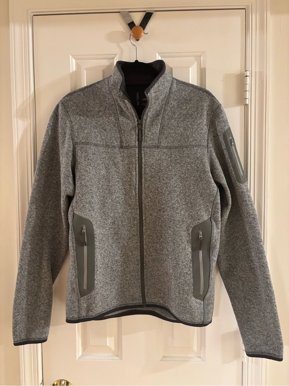 Arc'teryx Men's Covert Grey Heather Full-Zip Lightweight Jacket
